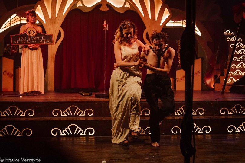 Image 1 in the gallery of the show Swing